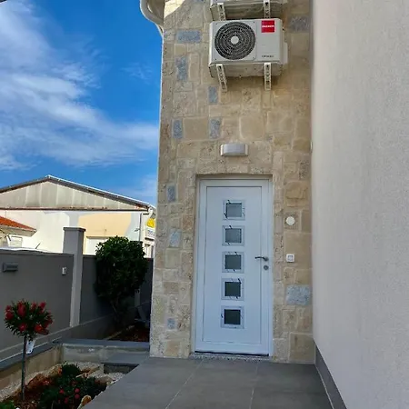 Tinel Apartman *