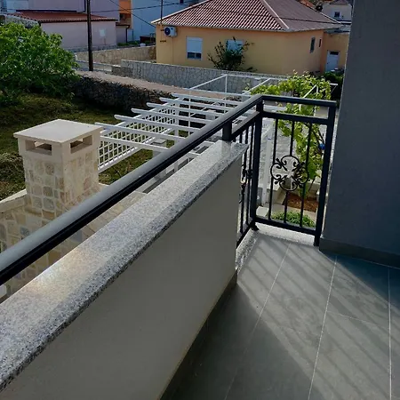 Apartment Tinel