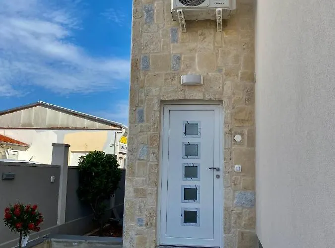 Tinel Daire *
